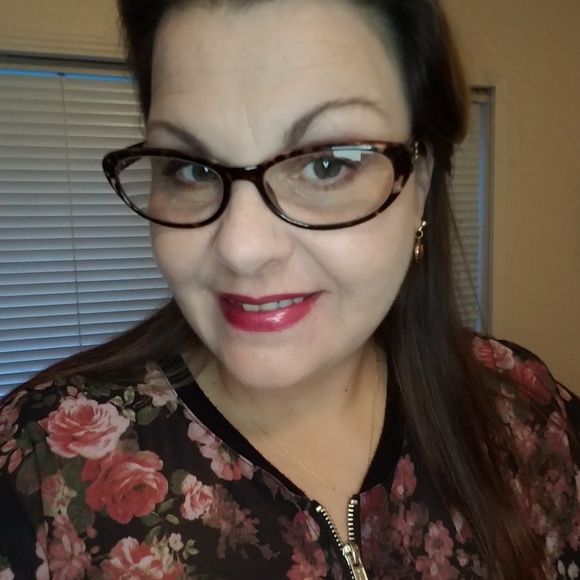 Meet your Posher, Tina - Picture 4 of 4